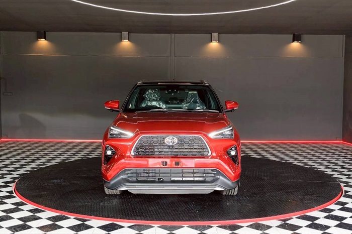 TOYOTA 2026 SUV PREMIUM YARIS CROSS 2WD 1.5 AT RED  73777 full