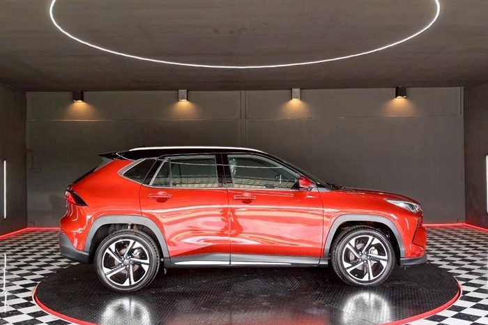 TOYOTA 2026 SUV PREMIUM YARIS CROSS 2WD 1.5 AT RED  73777 full
