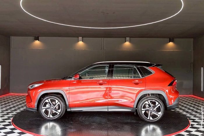 TOYOTA 2026 SUV PREMIUM YARIS CROSS 2WD 1.5 AT RED  73777 full