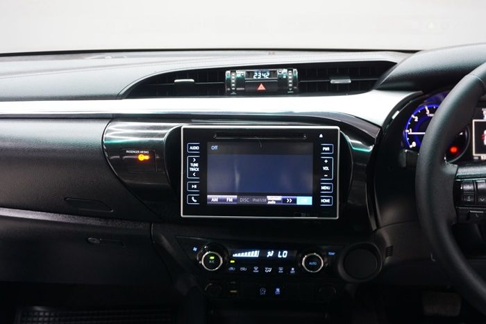 REVO PRE 2016 2.8G AT DOUBLE CAB BLACK  7686 full