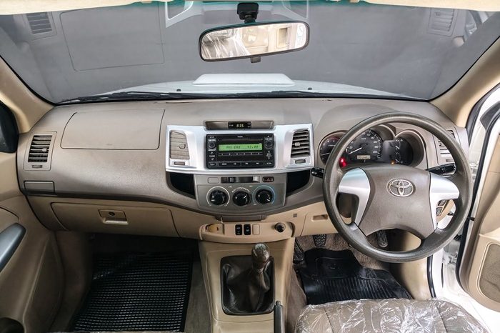 VIGO 2WD 2013 2.5E MT SAMRT CAB WHITE  7835 full