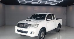 VIGO 2WD 2013 2.5E MT SAMRT CAB WHITE  7835