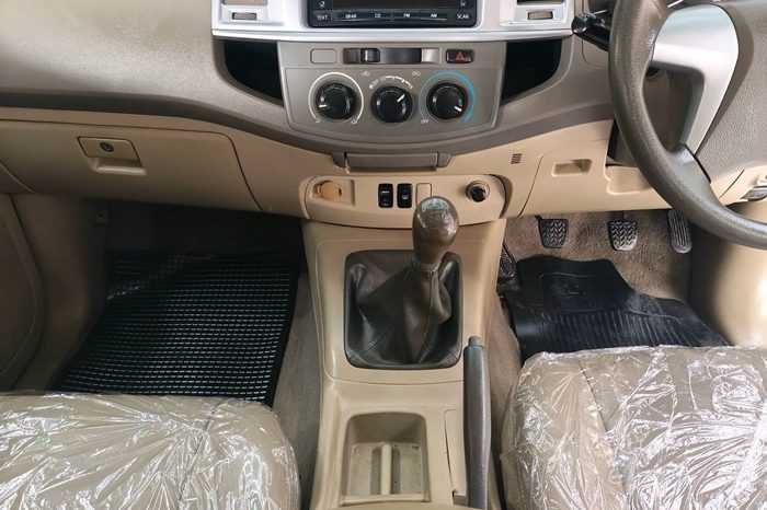 VIGO 2WD 2013 2.5E MT SAMRT CAB WHITE  7835 full