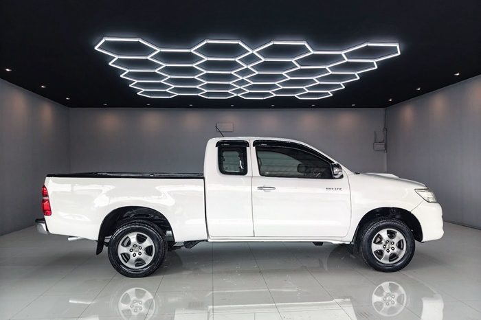 VIGO 2WD 2013 2.5E MT SAMRT CAB WHITE  7835 full
