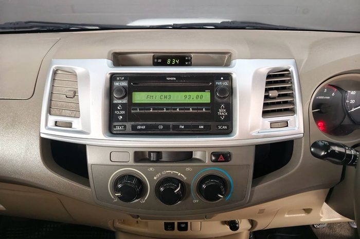 VIGO 2WD 2013 2.5E MT SAMRT CAB WHITE  7835 full