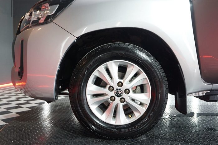 REVO 2WD 2020 2.4 MID AT DOUBLE CAB SILVER  7893 full