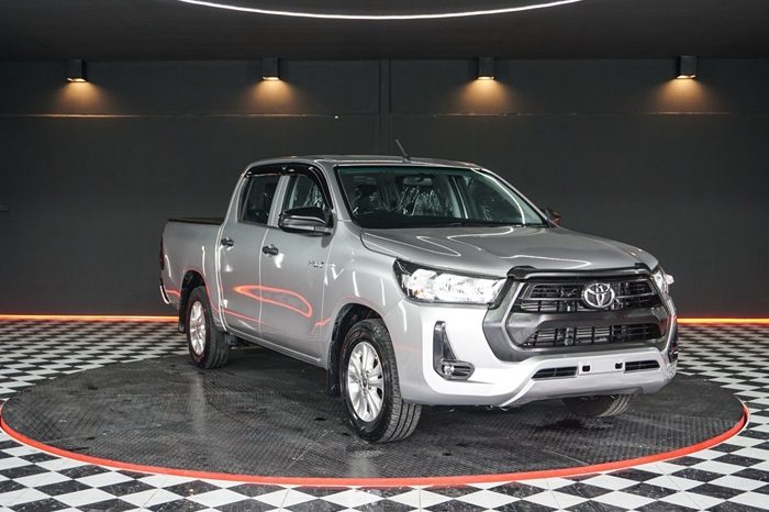 REVO 2WD 2020 2.4 MID AT DOUBLE CAB SILVER  7893 full