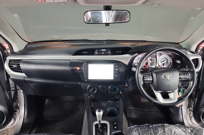 REVO 2WD 2020 2.4 MID AT DOUBLE CAB SILVER  7893 full