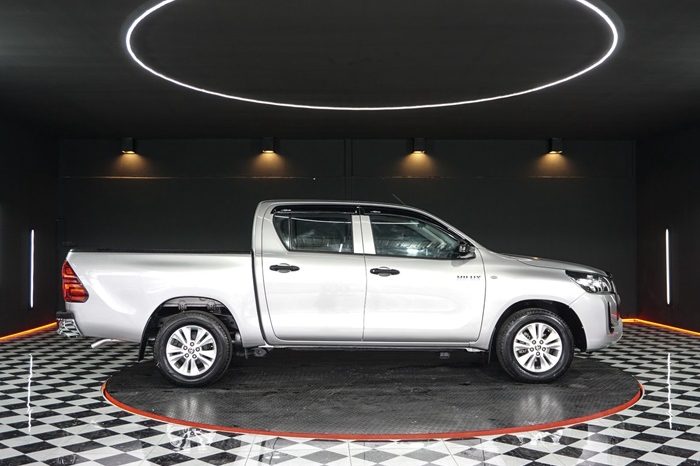 REVO 2WD 2020 2.4 MID AT DOUBLE CAB SILVER  7893 full