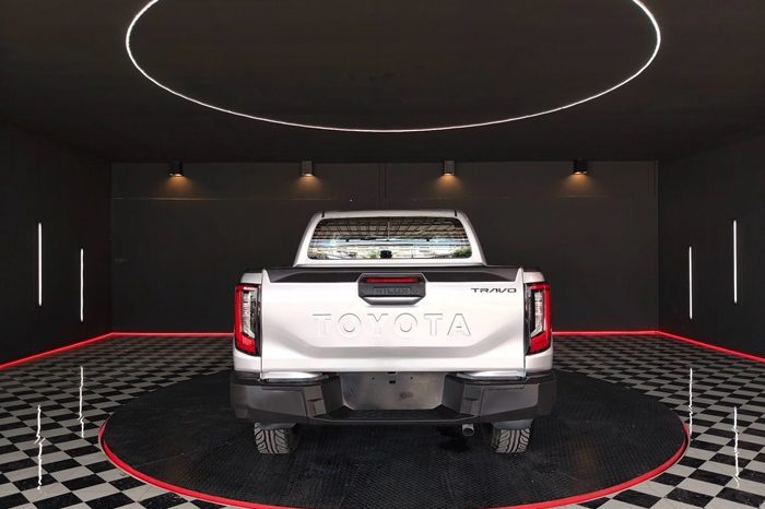 REVO 2WD 2020 2.4 MID AT DOUBLE CAB SILVER  8773 full