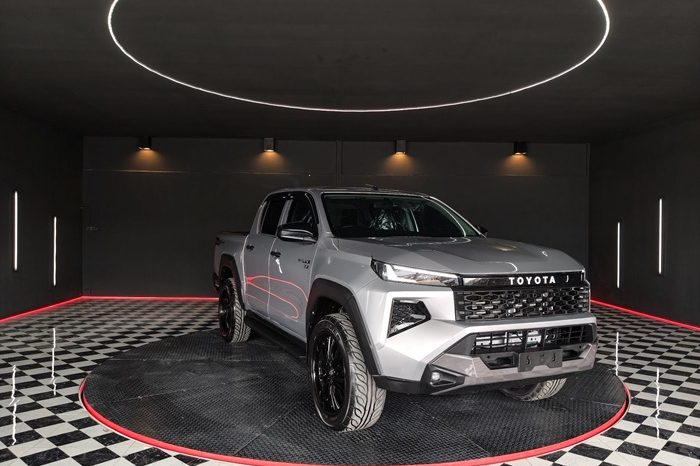 REVO 2WD 2020 2.4 MID AT DOUBLE CAB SILVER  8773 full
