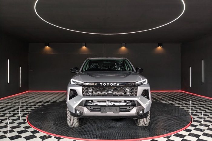 REVO 2WD 2020 2.4 MID AT DOUBLE CAB SILVER  8773 full