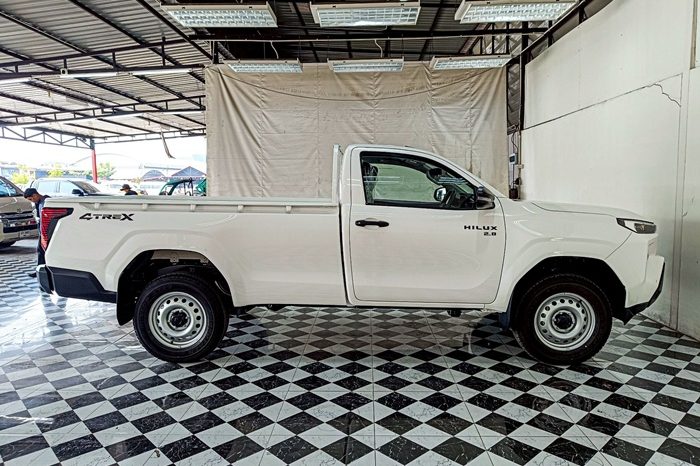 TRAVO 4TREX 4WD 2026 2.8 MT STANDARD WHITE  93079 full