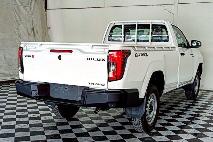 TRAVO 4TREX 4WD 2026 2.8 MT STANDARD WHITE  93079 full