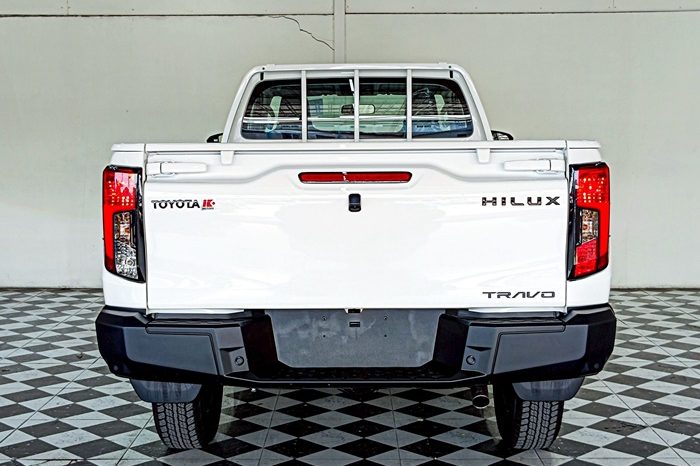 TRAVO 4TREX 4WD 2026 2.8 MT STANDARD WHITE  93079 full
