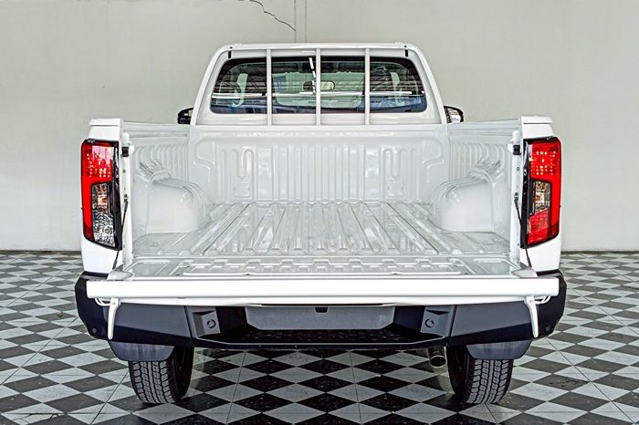 TRAVO 4TREX 4WD 2026 2.8 MT STANDARD WHITE  93079 full