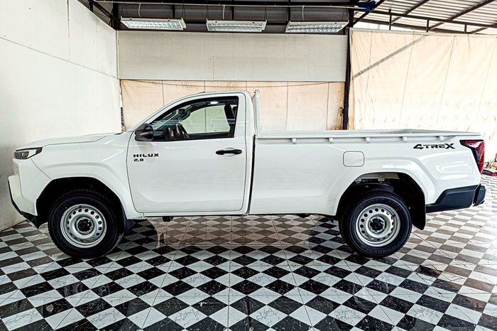 TRAVO 4TREX 4WD 2026 2.8 MT STANDARD WHITE  93079 full
