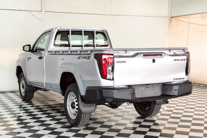 TRAVO 4TREX 4WD 2026 2.8 AT STANDARD SILVER 94341 full