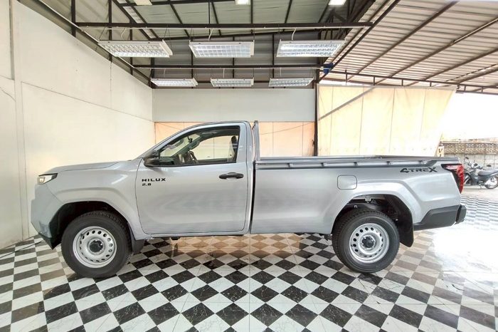 TRAVO 4TREX 4WD 2026 2.8 AT STANDARD SILVER 94341 full