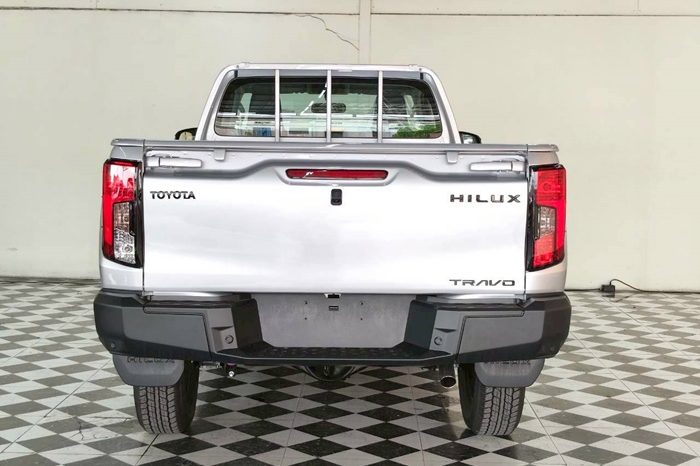 TRAVO 4TREX 4WD 2026 2.8 AT STANDARD SILVER 94341 full