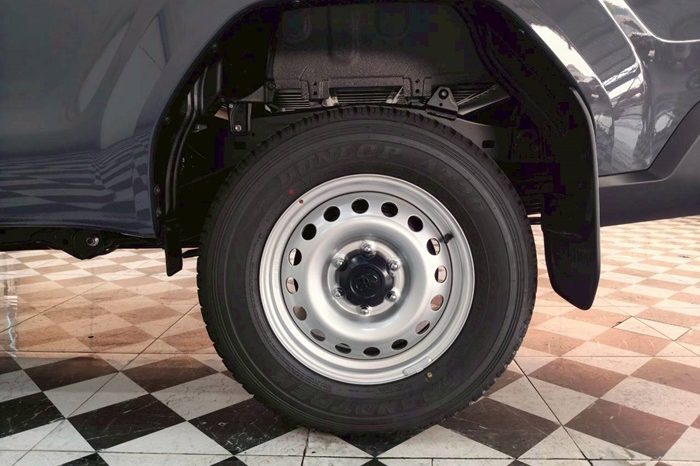 TRAVO 4TREX 4WD 2026 2.8 AT STANDARD GREY 94480 full