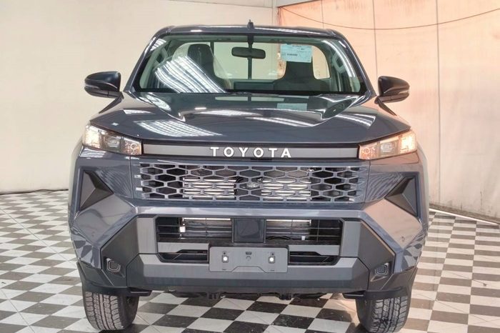 TRAVO 4TREX 4WD 2026 2.8 AT STANDARD GREY 94480 full