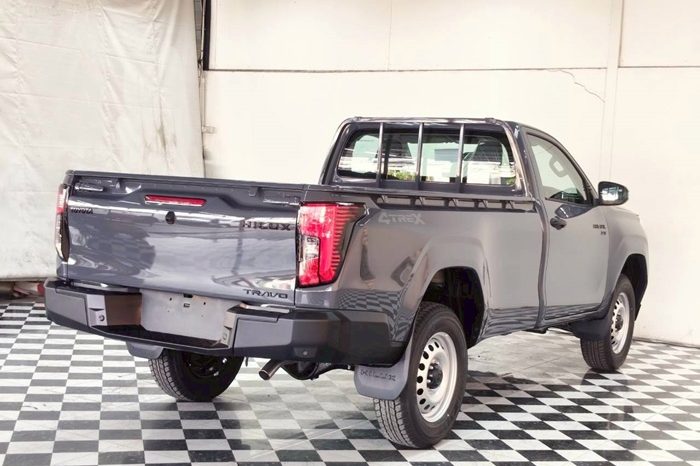 TRAVO 4TREX 4WD 2026 2.8 AT STANDARD GREY 94480 full