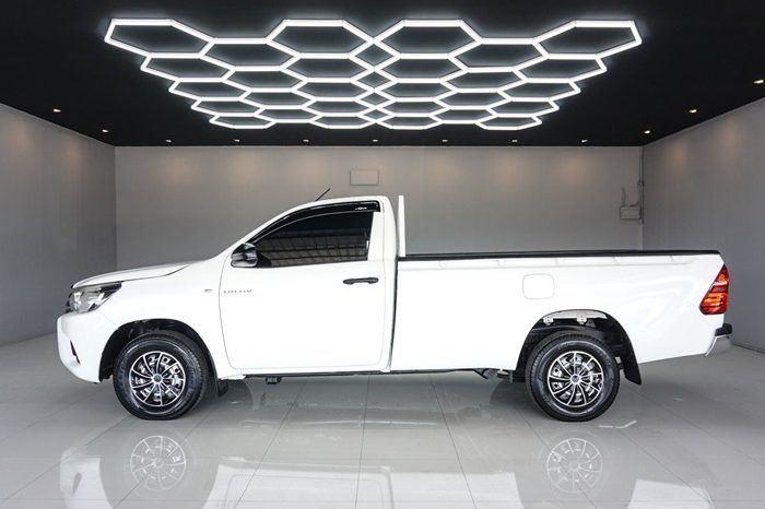 REVO 2WD 2019 2.4J MT STANDARD WHITE  9601 full