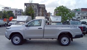 TRAVO 4TREX 4WD 2026 2.8 AT STANDARD SILVER 93232 full