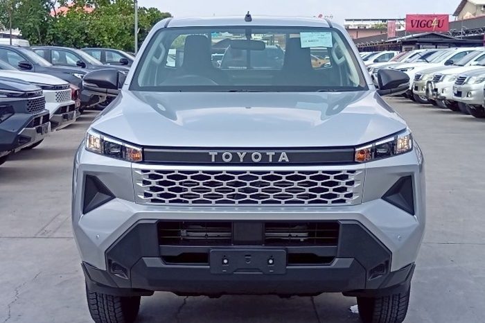 TRAVO 4TREX 4WD 2026 2.8 AT STANDARD SILVER 93232 full