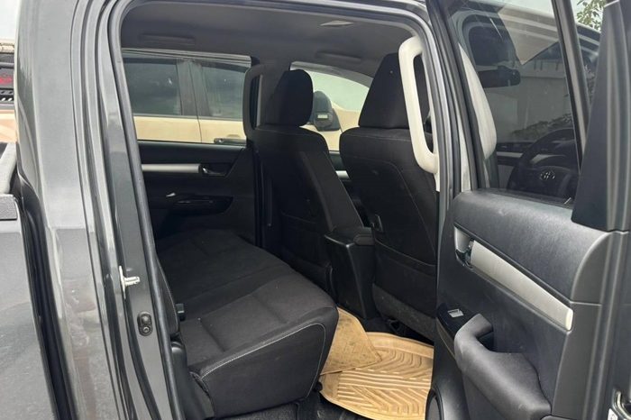 REVO PRE 2020 2.4 ENTRY AT DOUBLE CAB DARK GREY 4060 full