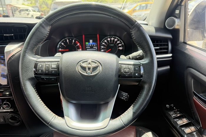 TOYOTA 4WD 2019 2.8V AT FORTUNER WHITE  5431 full