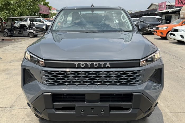 TRAVO 4TREX 4WD 2026 2.8 AT STANDARD GREY 93759 full