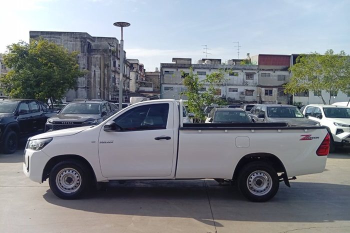 REVO 2WD 2021 2.4 ENTRY MT STANDARD WHITE  339 full