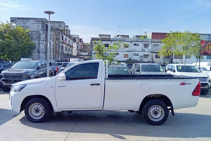REVO 2WD 2021 2.4 ENTRY MT STANDARD WHITE  6168 full