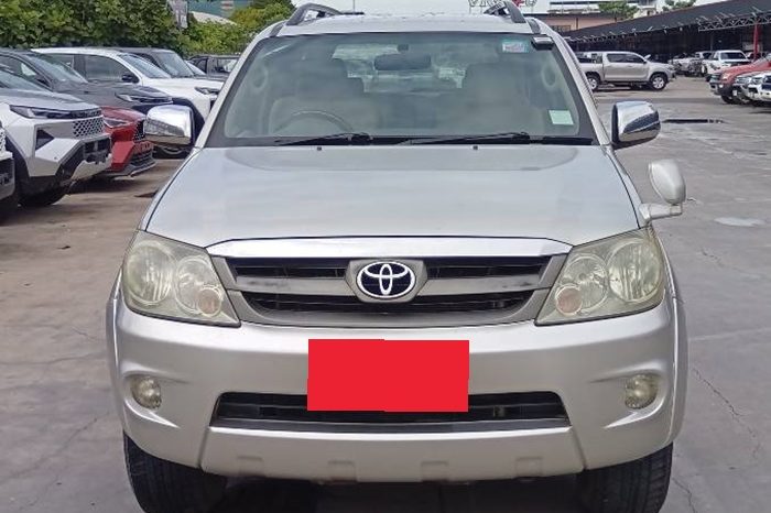TOYOTA 4WD 2005 2.7V AT FORTUNER SILVER  5391 full