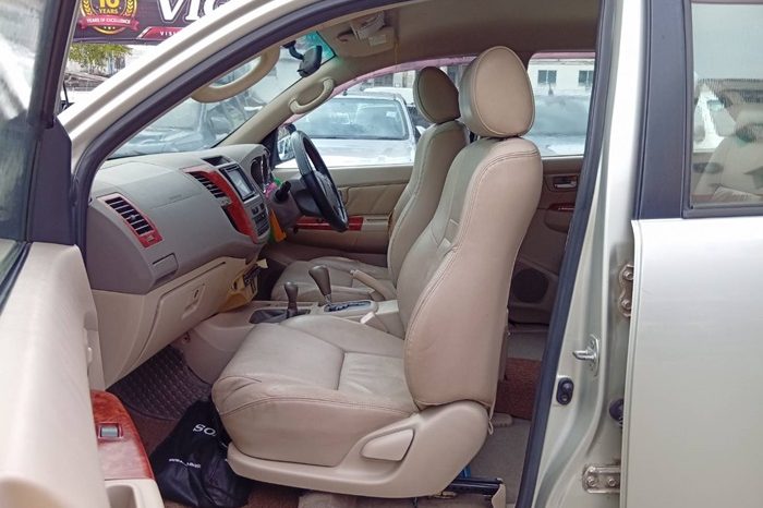 TOYOTA 4WD 2005 2.7V AT FORTUNER SILVER  5391 full
