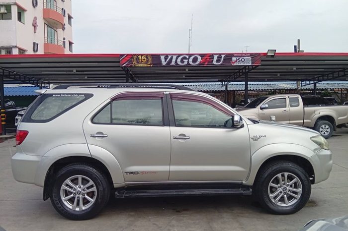 TOYOTA 4WD 2005 2.7V AT FORTUNER SILVER  5391 full