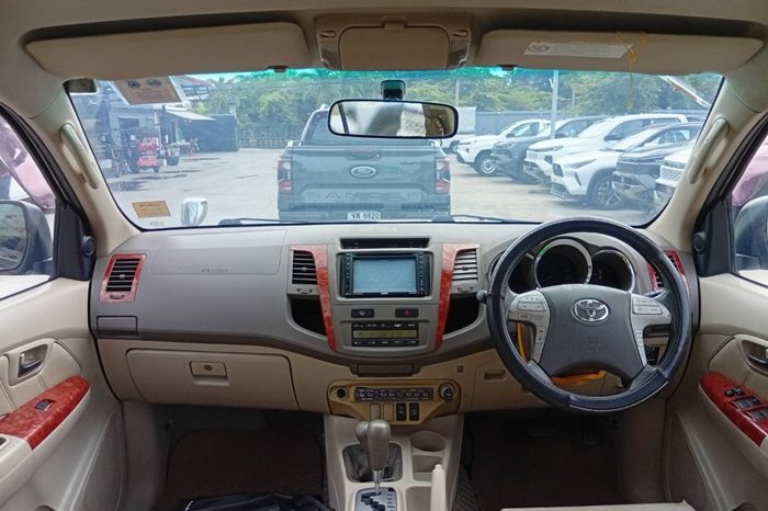 TOYOTA 4WD 2005 2.7V AT FORTUNER SILVER  5391 full