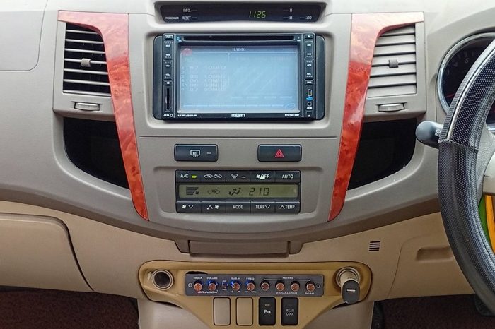 TOYOTA 4WD 2005 2.7V AT FORTUNER SILVER  5391 full