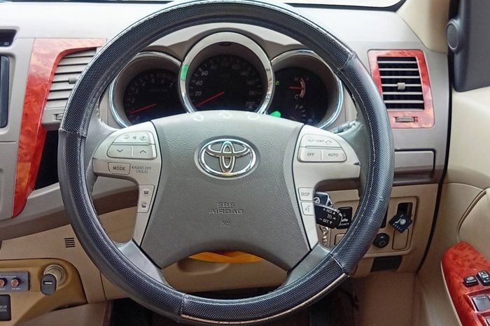 TOYOTA 4WD 2005 2.7V AT FORTUNER SILVER  5391 full
