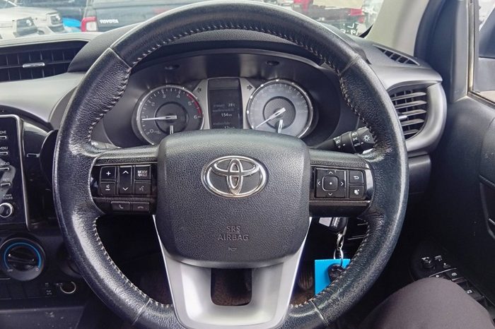 REVO 4WD 2021 2.4 MID MT DOUBLE CAB SILVER 2282 full