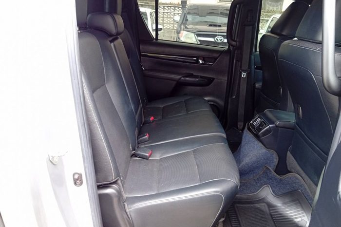 ROCCO 4WD 2019 2.8G AT DOUBLE CAB SILVER 2008 full