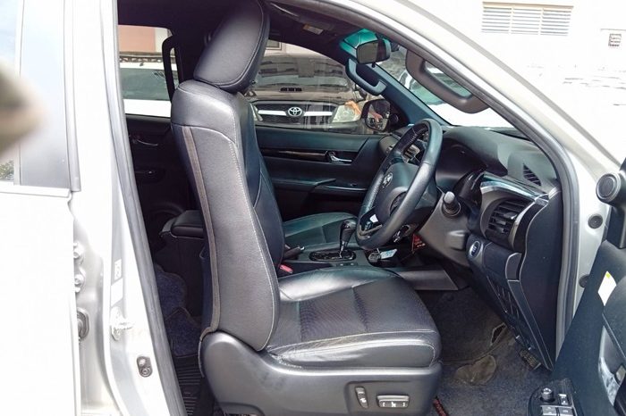 ROCCO 4WD 2019 2.8G AT DOUBLE CAB SILVER 2008 full
