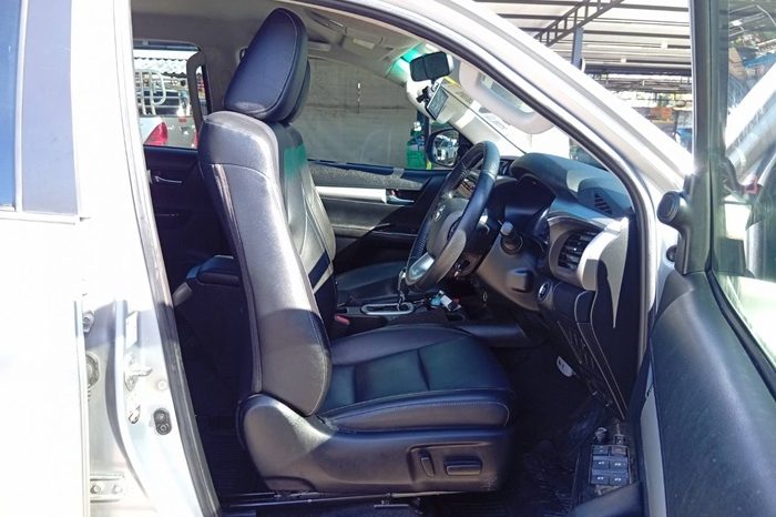 REVO PRE 2021 2.4 HIGHT AT DOUBLE CAB SILVER  3972 full