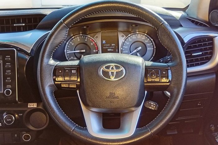 REVO PRE 2021 2.4 HIGHT AT DOUBLE CAB SILVER  3972 full
