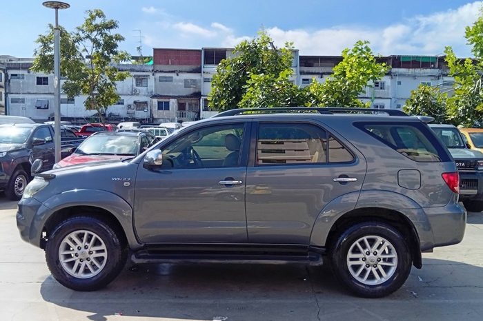 TOYOTA 4WD 2010 2.7V AT FORTUNER DARK GREY 2342 full