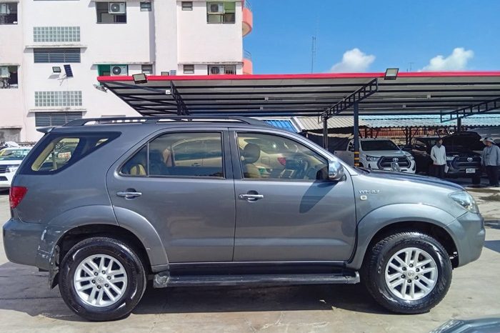TOYOTA 4WD 2010 2.7V AT FORTUNER DARK GREY 2342 full