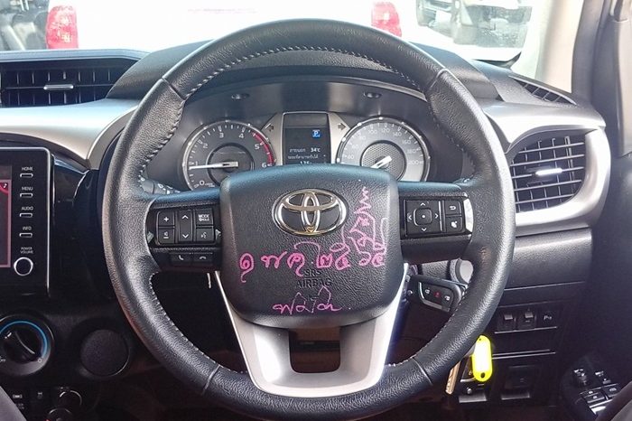 REVO PRE 2021 2.4 MID AT DOUBLE CAB WHITE 2531 full