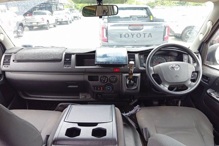 TOYOTA 2WD 2019 2.7 MT COMMUTER WHITE  1159 full